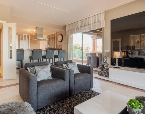 Penthouse for sale in Benatalaya, Estepona East