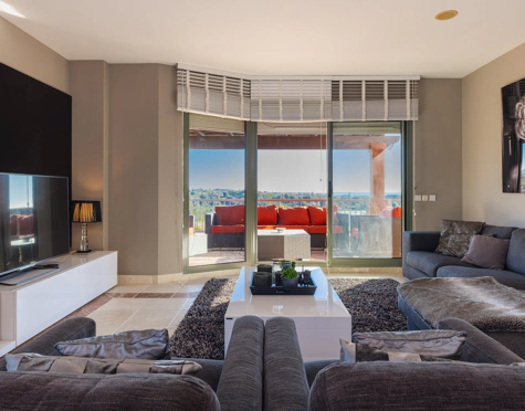 Penthouse for sale in Benatalaya, Estepona East
