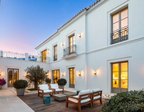 PROYECTO DE VILLA LUJOSA CON VISTAS AL MAR Y A LA MONTAÑA EN VALLE ROMANO, ESTEPONA