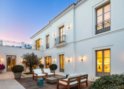 PROYECTO DE VILLA LUJOSA CON VISTAS AL MAR Y A LA MONTAÑA EN VALLE ROMANO, ESTEPONA