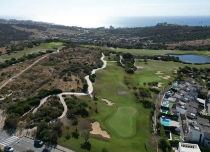 PROYECTO DE VILLA LUJOSA CON VISTAS AL MAR Y A LA MONTAÑA EN VALLE ROMANO, ESTEPONA