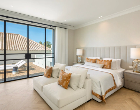 Villa for sale in Valle Romano, Estepona West