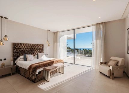 EXQUISITE LUXURY VILLA IN EL MADROÑAL WITH BREATHTAKING VIEWS