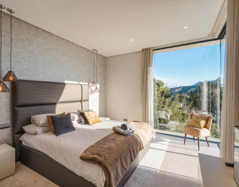 Villa for sale in El Madroñal, Benahavis