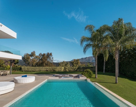 Villa for sale in El Madroñal, Benahavis