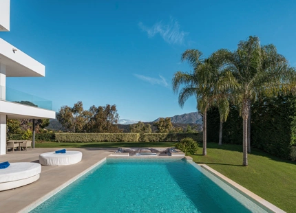 EXQUISITE LUXURY VILLA IN EL MADROÑAL WITH BREATHTAKING VIEWS