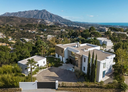 EXQUISITE LUXURY VILLA IN EL MADROÑAL WITH BREATHTAKING VIEWS