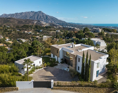 Villa for sale in El Madroñal, Benahavis