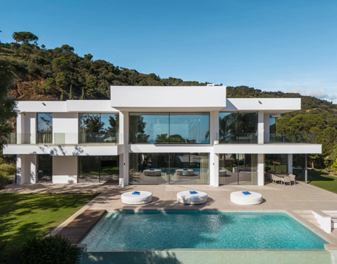 Villa for sale in El Madroñal, Benahavis