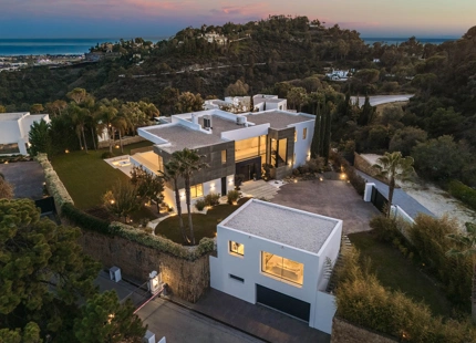 EXQUISITE LUXURY VILLA IN EL MADROÑAL WITH BREATHTAKING VIEWS