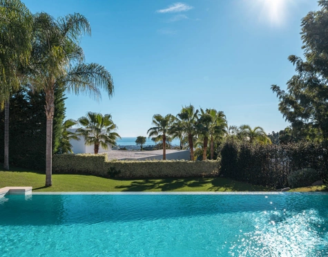 Villa for sale in El Madroñal, Benahavis