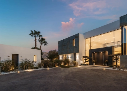 EXQUISITE LUXURY VILLA IN EL MADROÑAL WITH BREATHTAKING VIEWS