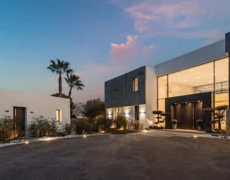 Villa for sale in El Madroñal, Benahavis