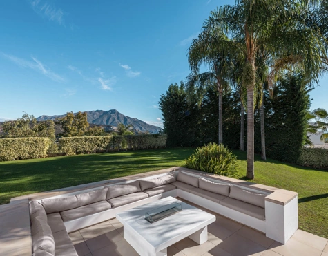 Villa for sale in El Madroñal, Benahavis