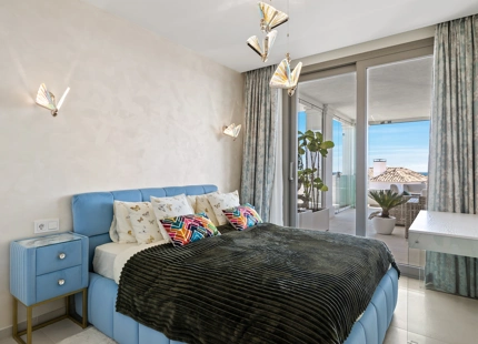 LUXURIOUS 7-BEDROOM APARTMENT WITH STUNNING TERRACE IN NUEVA ANDALUCÍA
