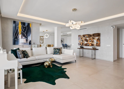 LUXURIOUS 7-BEDROOM APARTMENT WITH STUNNING TERRACE IN NUEVA ANDALUCÍA