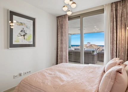 LUXURIOUS 7-BEDROOM APARTMENT WITH STUNNING TERRACE IN NUEVA ANDALUCÍA
