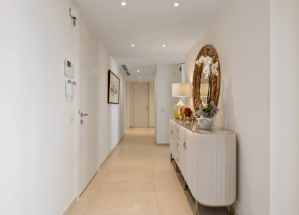 LUXURIOUS 7-BEDROOM APARTMENT WITH STUNNING TERRACE IN NUEVA ANDALUCÍA