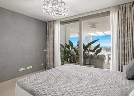 LUXURIOUS 7-BEDROOM APARTMENT WITH STUNNING TERRACE IN NUEVA ANDALUCÍA