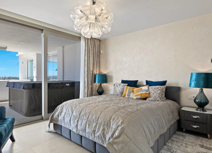 LUXURIOUS 7-BEDROOM APARTMENT WITH STUNNING TERRACE IN NUEVA ANDALUCÍA