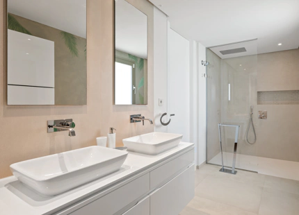 LUXURIOUS 7-BEDROOM APARTMENT WITH STUNNING TERRACE IN NUEVA ANDALUCÍA