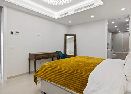 LUXURIOUS 7-BEDROOM APARTMENT WITH STUNNING TERRACE IN NUEVA ANDALUCÍA