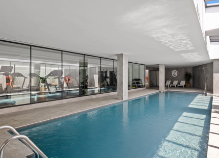 LUXURIOUS 7-BEDROOM APARTMENT WITH STUNNING TERRACE IN NUEVA ANDALUCÍA