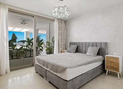 LUXURIOUS 7-BEDROOM APARTMENT WITH STUNNING TERRACE IN NUEVA ANDALUCÍA