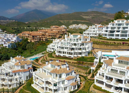 LUXURIOUS 7-BEDROOM APARTMENT WITH STUNNING TERRACE IN NUEVA ANDALUCÍA