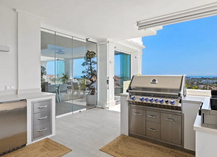 LUXURIOUS 7-BEDROOM APARTMENT WITH STUNNING TERRACE IN NUEVA ANDALUCÍA