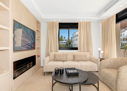EXQUISITE LUXURY APARTMENT IN THE HEART OF PUERTO BANÚS