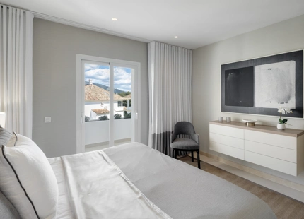 EXCEPCIONAL DÚPLEX A LA VENTA EN LA MILLA DE ORO DE MARBELLA