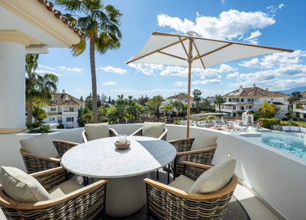 EXCEPCIONAL DÚPLEX A LA VENTA EN LA MILLA DE ORO DE MARBELLA