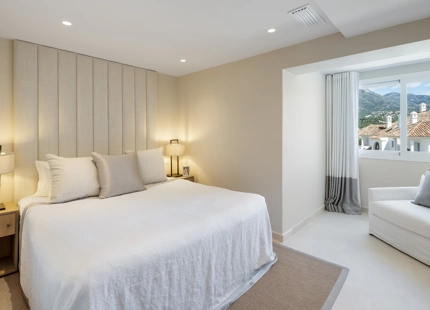 EXCEPCIONAL DÚPLEX A LA VENTA EN LA MILLA DE ORO DE MARBELLA