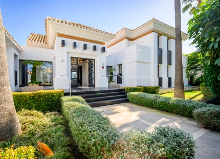 CHARMING 5-BEDROOM VILLA IN LOS FLAMINGOS – THE DREAM HOME
