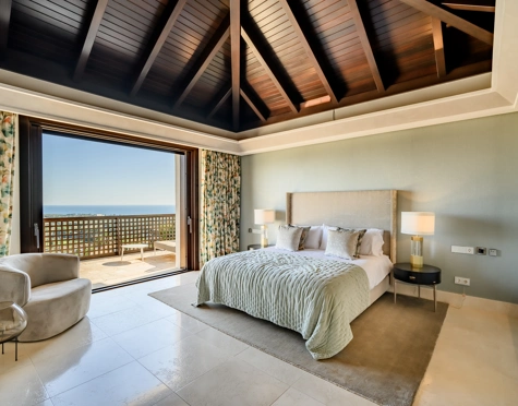 Villa for sale in Los Flamingos, Benahavis