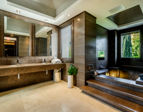 Villa for sale in Los Flamingos, Benahavis