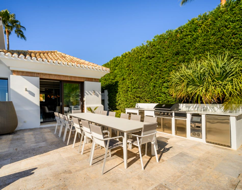 Villa for sale in Los Flamingos, Benahavis