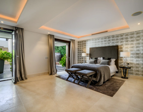 Villa for sale in Los Flamingos, Benahavis