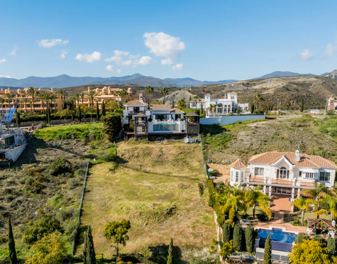 Villa for sale in Los Flamingos, Benahavis