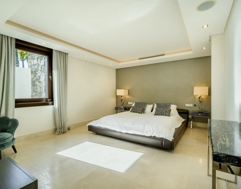 Villa for sale in Los Flamingos, Benahavis