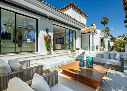 ELEGANTE VILLA DE LUJO EN PRIMERA LÍNEA DE GOLF EN EL HERROJO