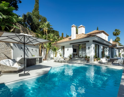 Villa en venta en El Herrojo, Benahavis