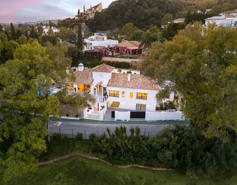 Villa en venta en El Herrojo, Benahavis