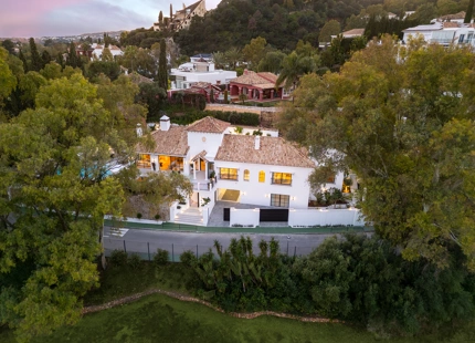 ELEGANTE VILLA DE LUJO EN PRIMERA LÍNEA DE GOLF EN EL HERROJO