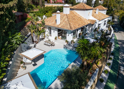 ELEGANTE VILLA DE LUJO EN PRIMERA LÍNEA DE GOLF EN EL HERROJO