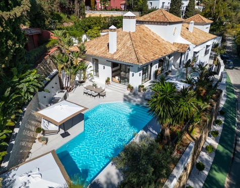 Villa en venta en El Herrojo, Benahavis