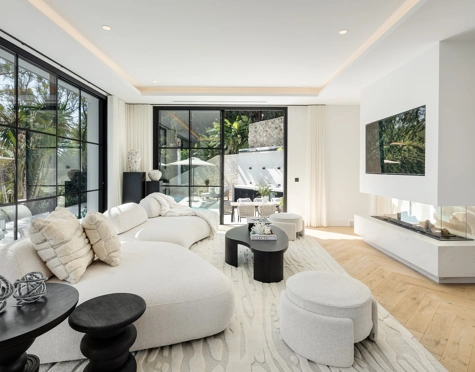Villa en venta en El Herrojo, Benahavis