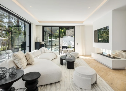ELEGANTE VILLA DE LUJO EN PRIMERA LÍNEA DE GOLF EN EL HERROJO