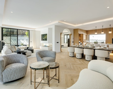 Villa en venta en El Herrojo, Benahavis